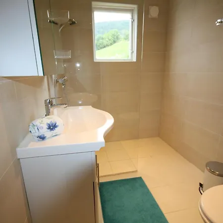 Modern 2-bedroom With Private Garden 別荘 *