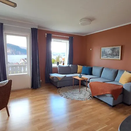 別荘 Modern 2-bedroom With Private Garden *