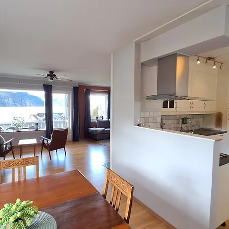 Modern 2-bedroom With Private Garden 別荘