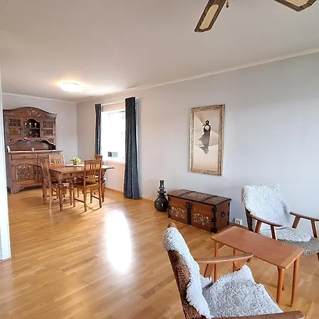 Modern 2-bedroom With Private Garden *