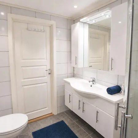 Modern 2-bedroom With Private Garden