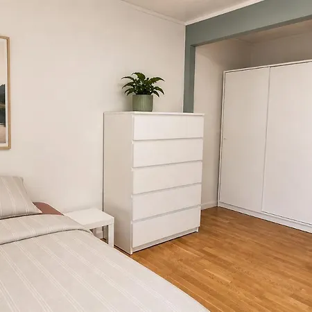 Modern 2-bedroom With Private Garden 別荘 *